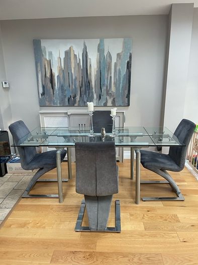 Extendable Glass Dining Table and 4 Chairs