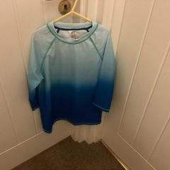 Light blue T-shirt age 9/10