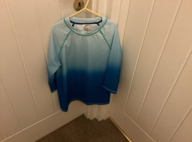Light blue T-shirt age 9/10