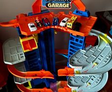 Ultimate Hot Wheels Garage