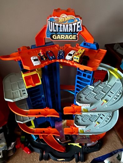 Ultimate Hot Wheels Garage