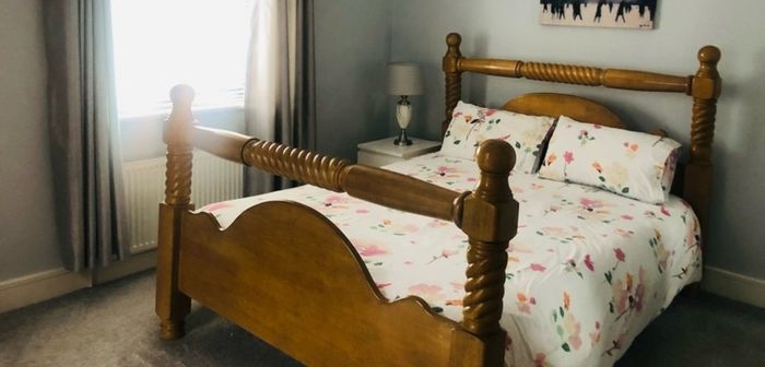 bed frame queen