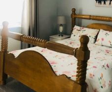 bed frame queen