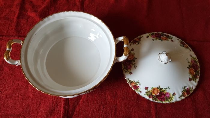 13 Piece Royal Albert Old Country Roses Bone China Gold Gilt Soup Coupe Set With Lidded Tureen Made In England