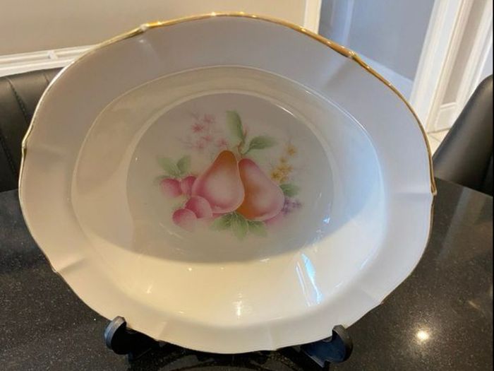 ARKLOW pretty  9.5 inch dish with gilded rim