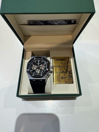 Mens Chronograph Style Watch