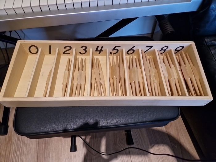 Montesorri Spindle Sticks in wooden box 0-9 barely used