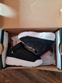 Boys nike air jordan max aura