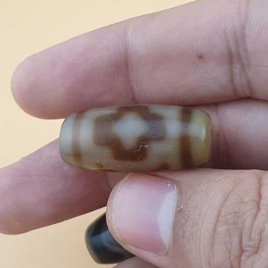 Vintage Himalayan Tibetan Unique Eyes Pattern Agate Dzi Beads  Lot of 3