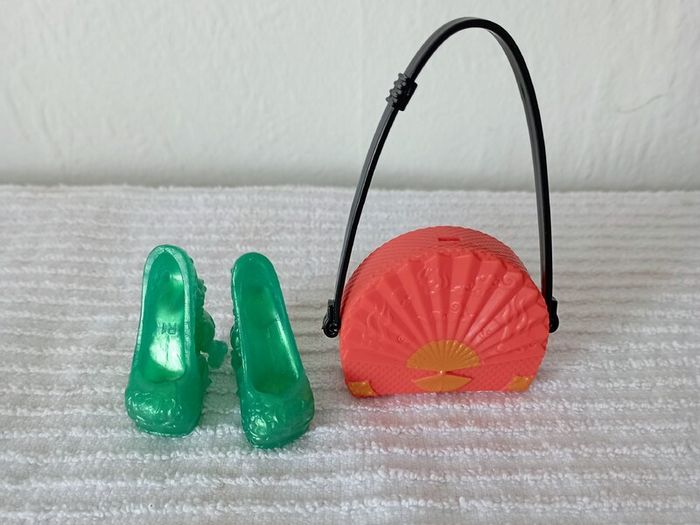 Bag/shoes for Jinafire Long monster high doll