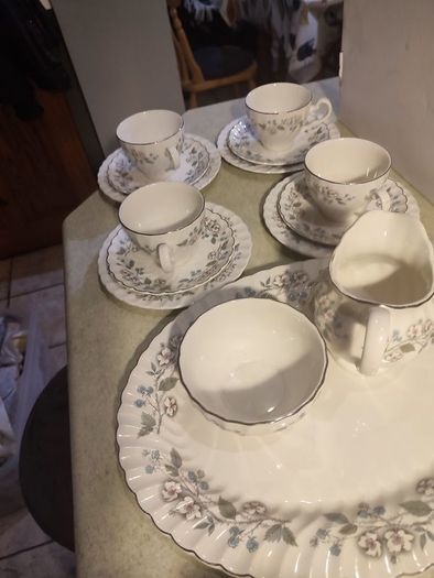 Rare find 15 pieces set Johnson Brothers Ironstone, Pattern 1H1, Vintage Set Of 4 cups and saucers with side plates ,milk jug ,sugar bowl and large oval platter plate Swirl Edge, Platinum Trim