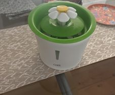 Pet water drinking fountain, usb powered. Fully working and pump included