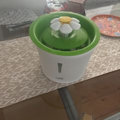 Pet water drinking fountain, usb powered. Fully working and pump included
