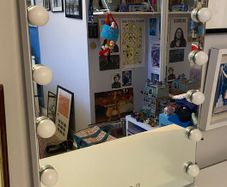 Hollywood mirror