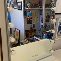 Hollywood mirror
