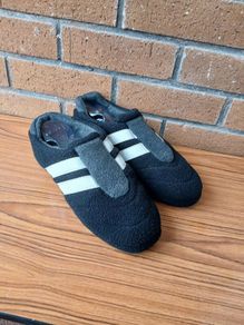 Gents comfort line slippers size 10.