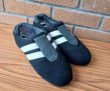 Gents comfort line slippers size 10.