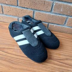 Gents comfort line slippers size 10.