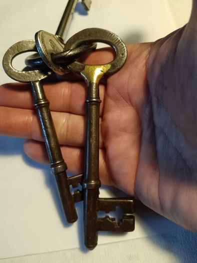 18 Georgian and Victorian Keys