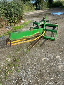 Mchale bale splitter