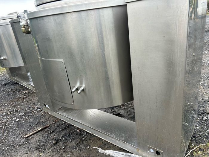 2 Used large soup maker holds 1200 cups of soup needs small repair