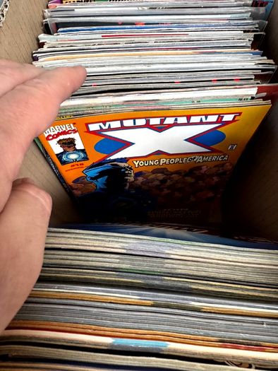 Marvel & DC Long Comic Box w 300 comics for Sale