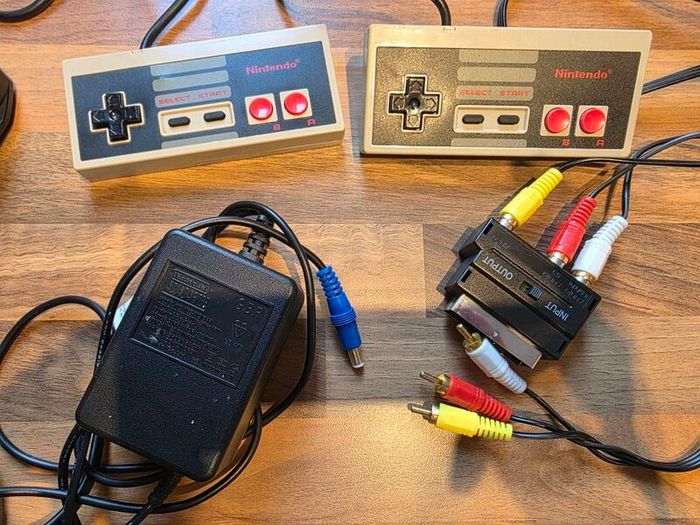 Nintendo NES Console Bundle | Fully Working | 2 Controllers, Zapper & 2 Games