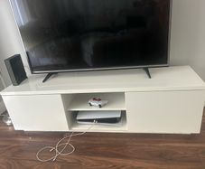 White high gloss tv unit