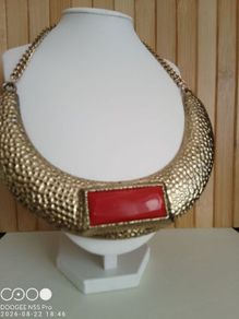 Chunky Hammered Gold Tone Collar Necklace  Red Cabochon