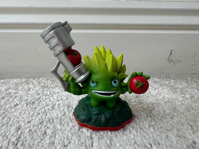 Skylanders Trap Team Food Fight Green Tomato Gun Guy Used Please see pictures
