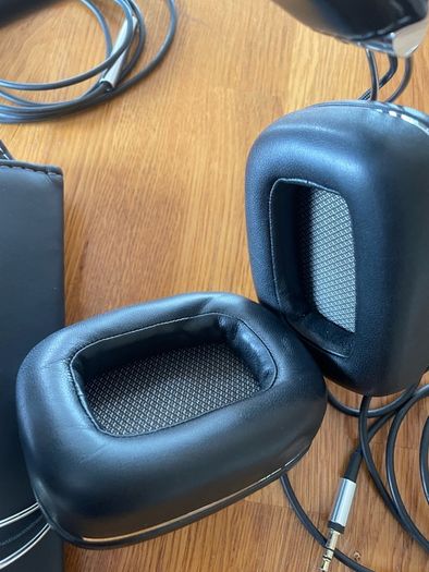 Bowers and Wilkins  P7