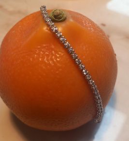 Stunning white gold claw set tennis bracelet, 47 round brilliant cut diamonds, 8g, D18 free reg post