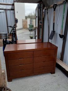 mahogany chest of drawers