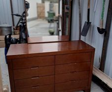 mahogany chest of drawers