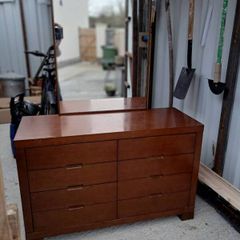 mahogany chest of drawers