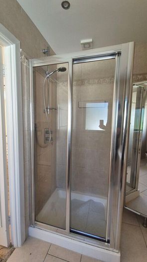 Complete 800 x 1000mm Shower Enclosure and Shower Set
