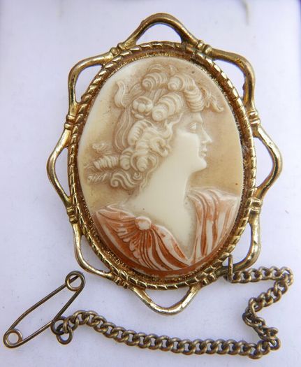 Vintage Gold Plated Shell Ornate Cameo