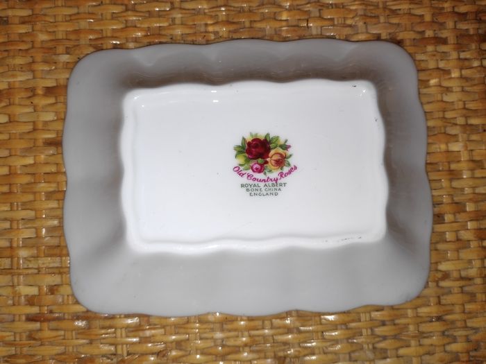 Royal Albert Old Country Roses trinket/soap dish