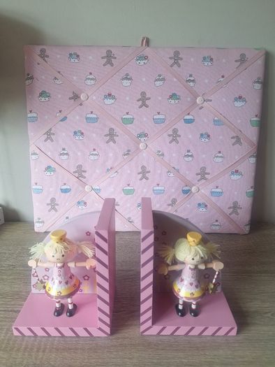 Girls book ends and notice board