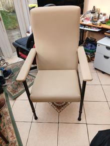 Orthopaedic armchair