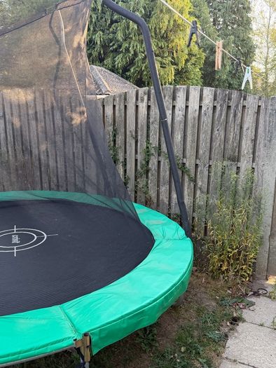 8ft trampoline free