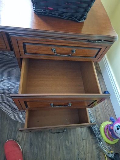 dresser table