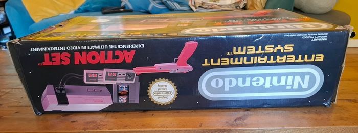 Nintendo NES Action Set Console  Complete In Box w/ Mario Duck Hunt & Zapper