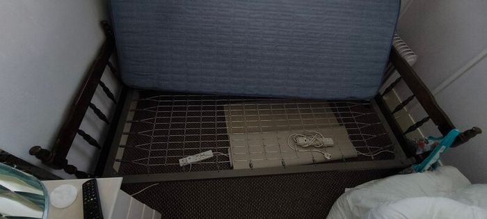 Excellent condition single bed with good mattress