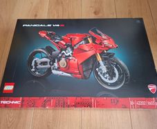 LEGO Technic 42202 Ducati Panigale V4 S