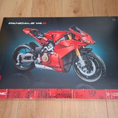 LEGO Technic 42202 Ducati Panigale V4 S