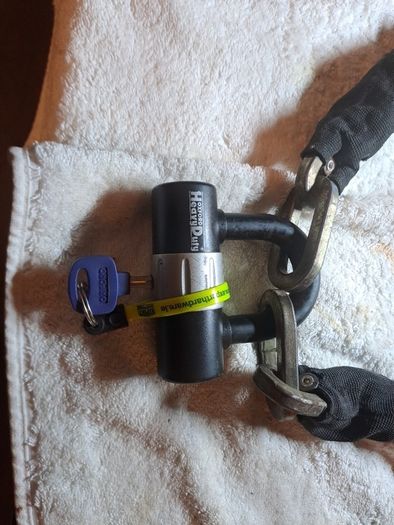 Oxford motorcycle padlock and 1.5 m 8mm chain