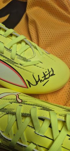 Norman whiteside signed boots