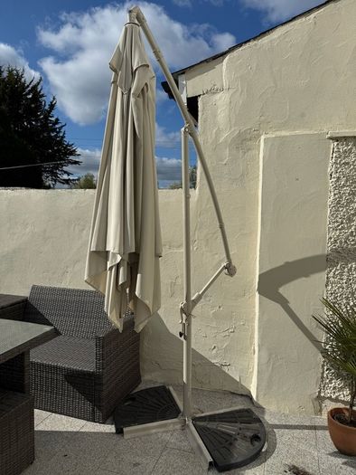 3m overhanging parasol