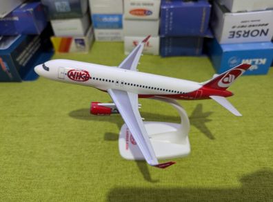 Air Berlin (Niki) 1:200 scale model airplane, Airbus A320 aircraft